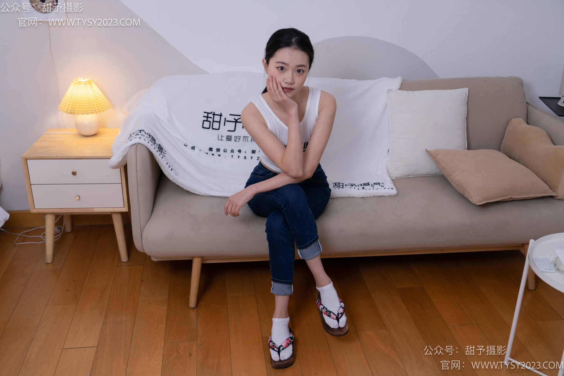 甜予摄影 No.069 齐齐-短靴、人字拖、短白棉袜、长白棉袜、裸足 2